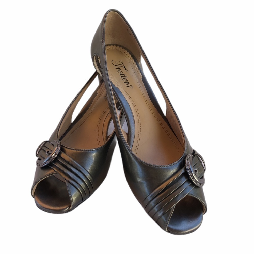 Trotters Silver Leather Peep Toe Low Heels Dress Shoes Size 8.5M - Picture 2 of 13